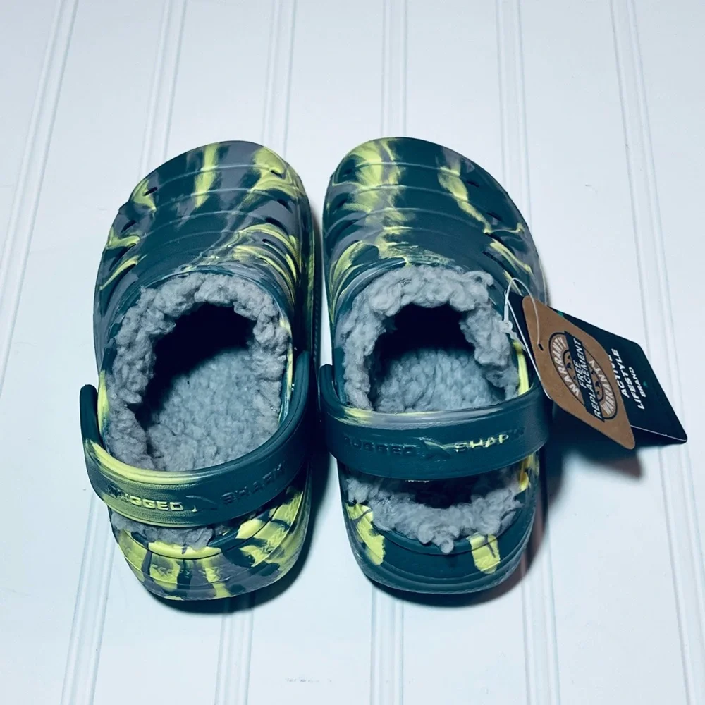 Cozy Kids Slippers in Green and Yellow Size 7 NWT